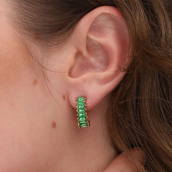 NEW💎18K Gold Plated Simulated Emerald Earrings*Baguette Earrings*Diamond Cut - Picture 4 of 10